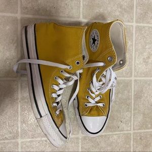 Converse shoes men’s 7, women’s 9
